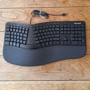 Microsoft Model 1878 Wired USB 2.0 Ergonomic Keyboard Black Tested